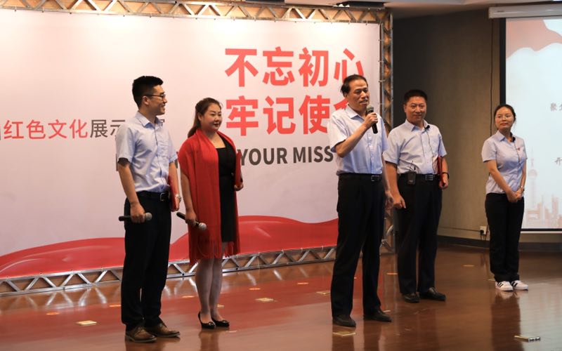 1563329330391933.jpg 陜鼓集團綜合能源事業部黨支部表演的節目接地氣,受好評.jpg